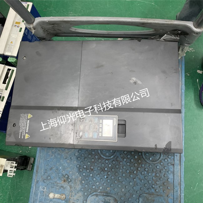 臺達變頻器維修 VFD370C43A上電報OU過電壓故障維修