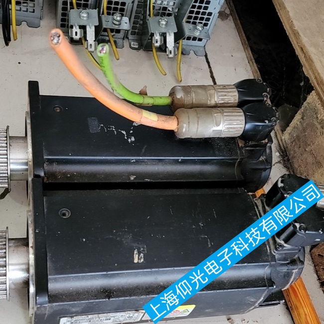 上海Rexroth力士樂伺服電機(jī)MAC071C-0-US-2-C 92S-B-1報(bào)警E2051維修
