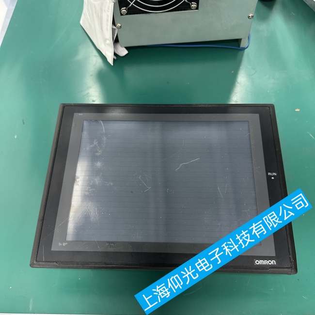 天津歐姆龍觸摸屏NS5-SQ10B-V2卡在開(kāi)機(jī)界面無(wú)法繼續(xù)啟動(dòng)故障維修當(dāng)天修好
